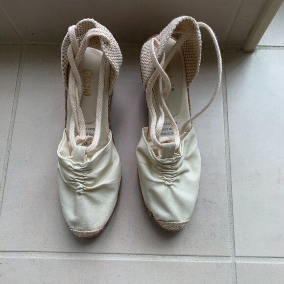 Red Canvas Wedge Shoes With Ankle Ties Size 8 - Picture 2 of 9